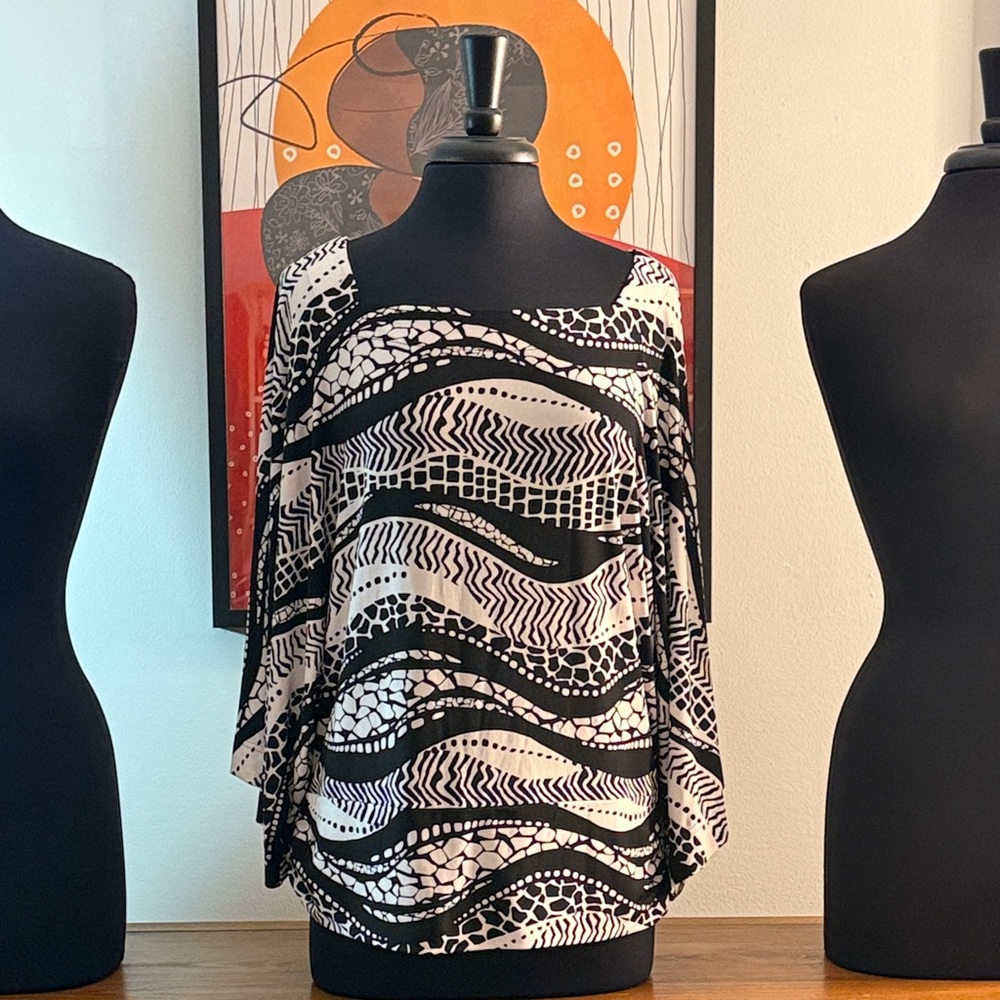 Black and White Patterned Women's Sweater